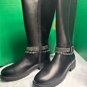 Elegant Black Knee-High Boots with Chain Detail